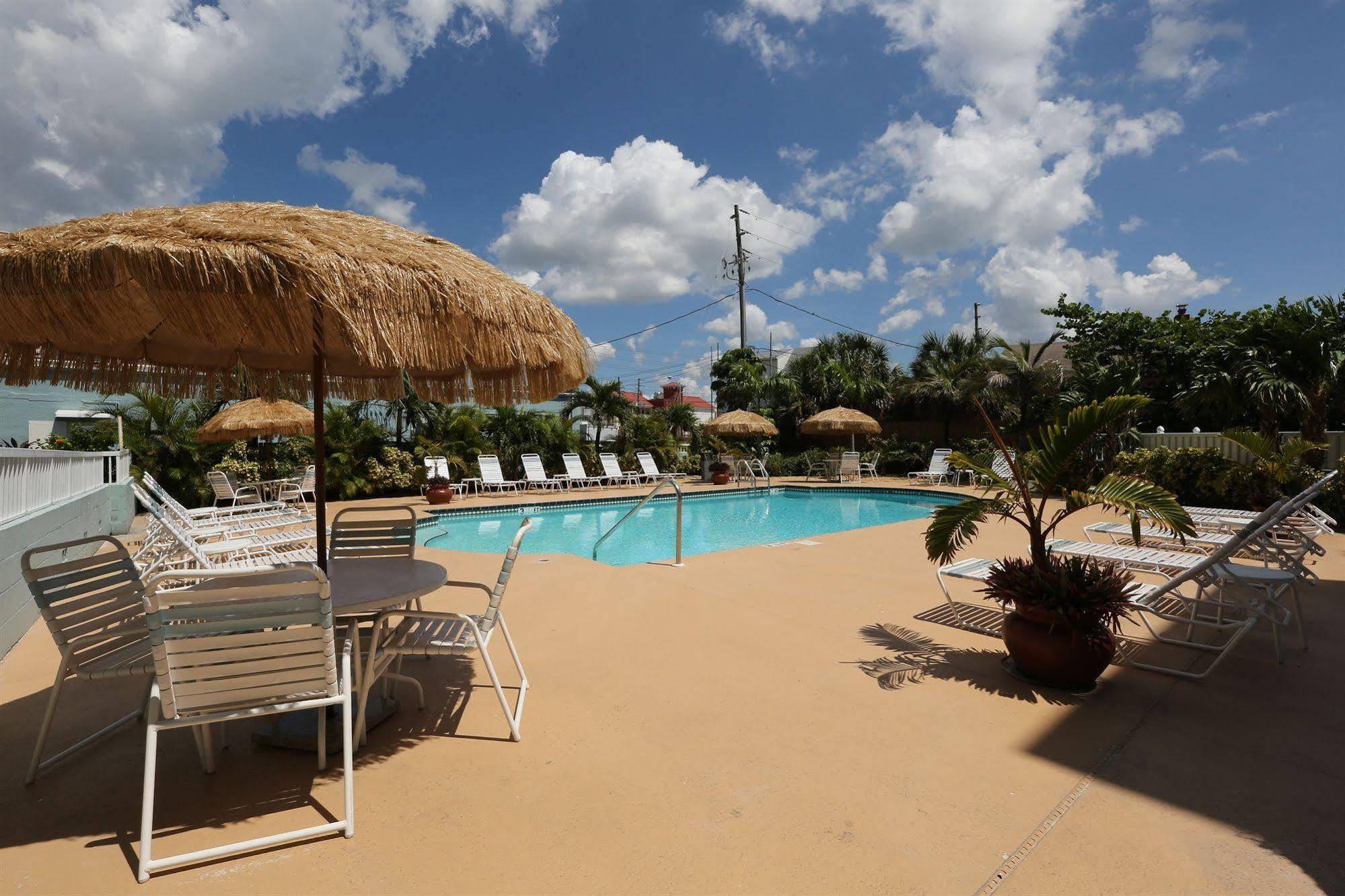 Barefoot Beach Club St. Pete Beach Buitenkant foto