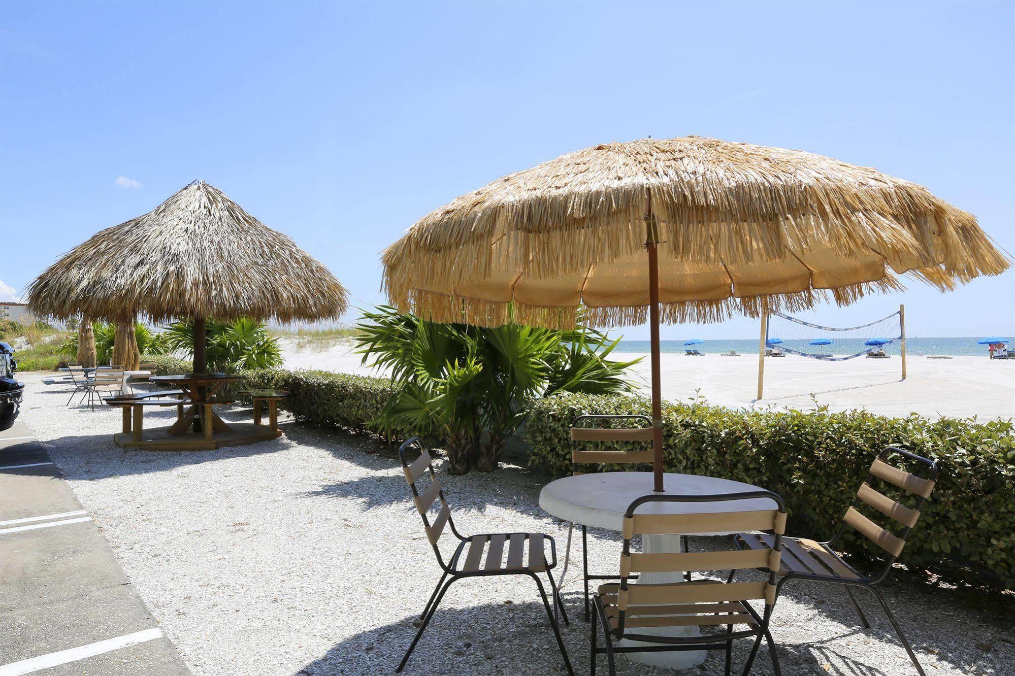 Barefoot Beach Club St. Pete Beach Buitenkant foto